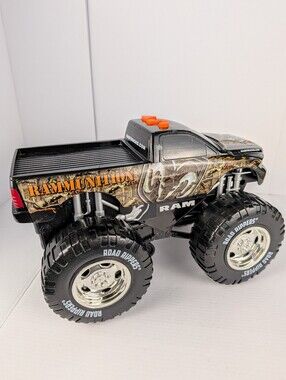 Road Rippers Wheelie Monsters "Raminator" / "Rammunition" motorized Dodge Ram